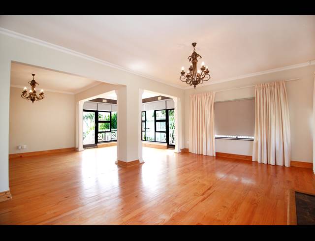 4 BEDROOM HOUSE FOR SALE IN HARTENBOS CENTRAL